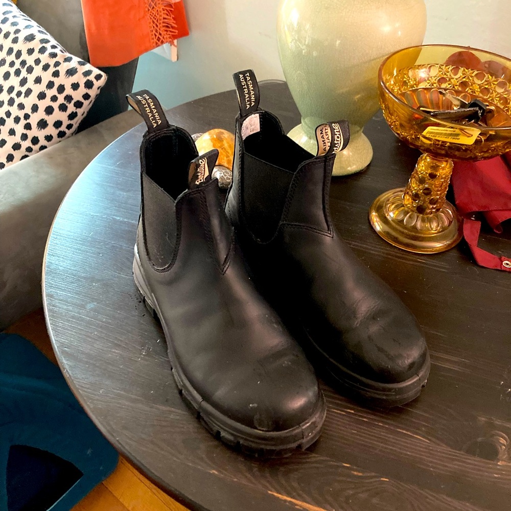 Black blundstone boots